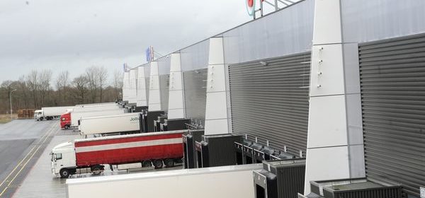 camions à quai